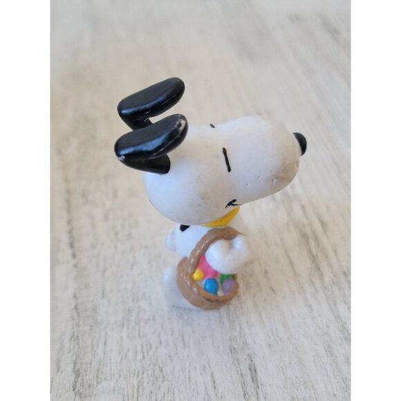 Applause Snoopy Easter egg basket toy figure - Picture 3 of 5